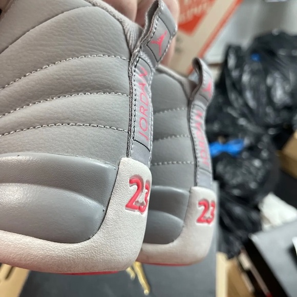 Jordan 12 grey wolf hyper pink - Picture 8 of 8